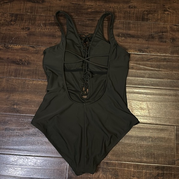 Mossimo Swimsuit - Picture 3 of 4